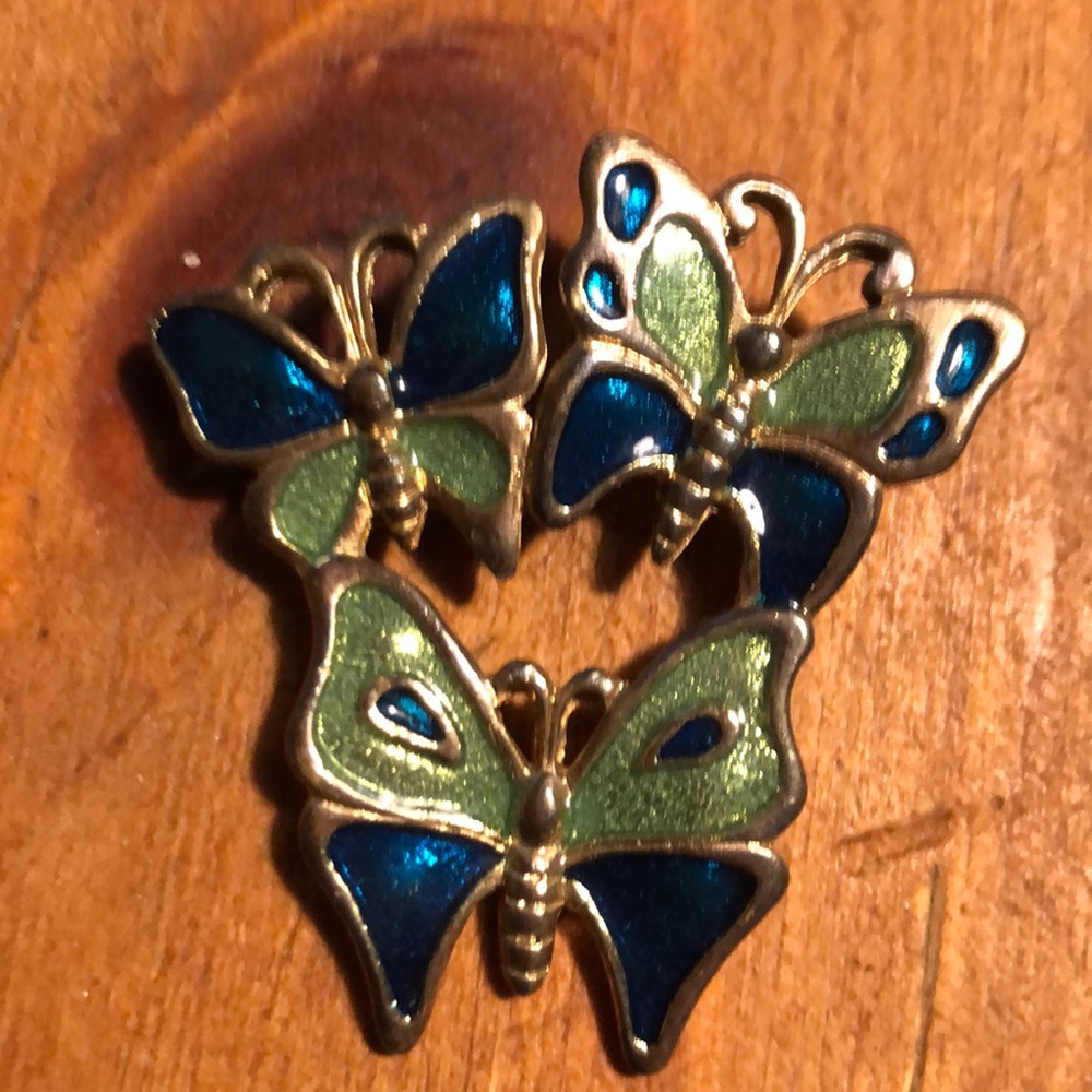 Butterfly pin